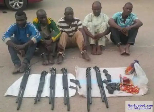 Photo: Police arrest soldier for supplying arms to robbers
